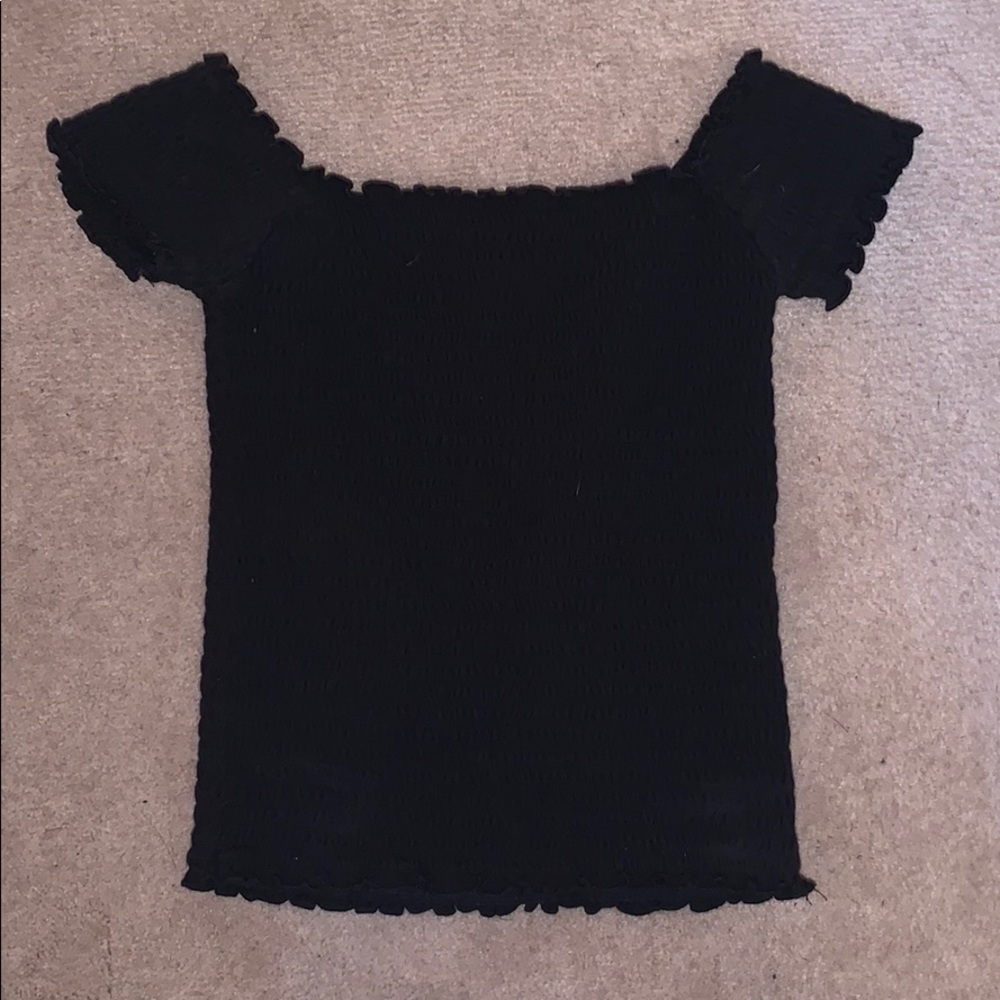 Black scrunchy off the shoulder top!